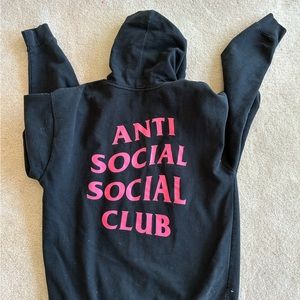 they are all XL but fit like a large